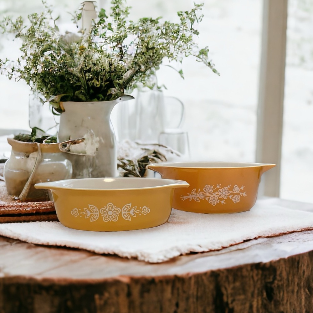 Set Of 2 Vintage Pyrex Butterfly Gold Casserole Dishes | 1.5 Qt. & 2.5 Qt.
